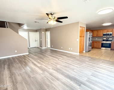 11810 W Sunnyside Drive - Photo Thumbnail 4
