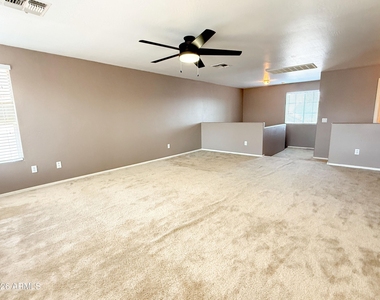 11810 W Sunnyside Drive - Photo Thumbnail 12