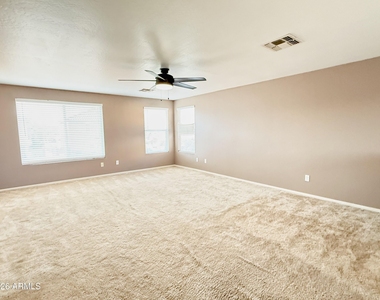 11810 W Sunnyside Drive - Photo Thumbnail 9