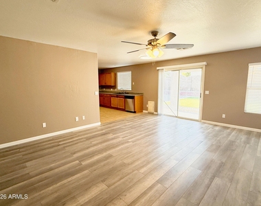 11810 W Sunnyside Drive - Photo Thumbnail 3