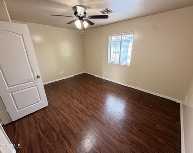 17402 N 19th Avenue - Photo Thumbnail 11