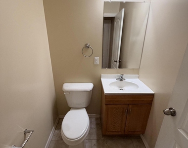 17402 N 19th Avenue - Photo Thumbnail 3