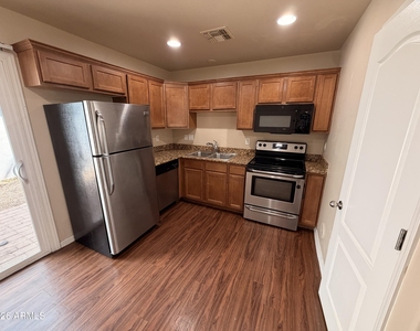17402 N 19th Avenue - Photo Thumbnail 5