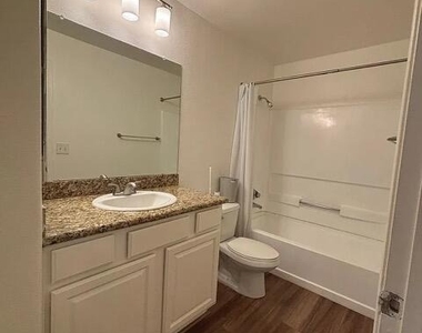 3830 E Lakewood Parkway E - Photo Thumbnail 6