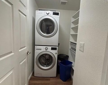 3830 E Lakewood Parkway E - Photo Thumbnail 7