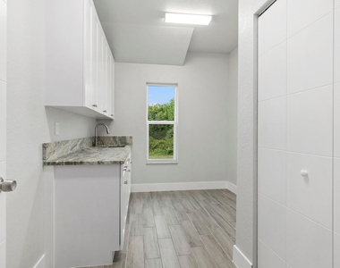 1351 Sw Don Court - Photo Thumbnail 10