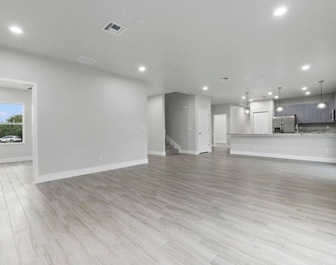 1351 Sw Don Court - Photo Thumbnail 3