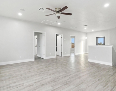 1351 Sw Don Court - Photo Thumbnail 12