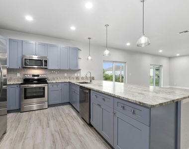 1351 Sw Don Court - Photo Thumbnail 5