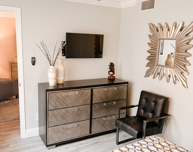 5155 E Sabal Palm Boulevard - Photo Thumbnail 16