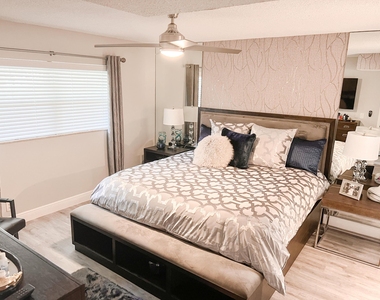 5155 E Sabal Palm Boulevard - Photo Thumbnail 5