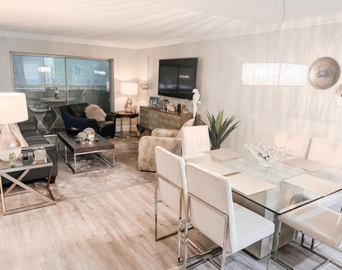 5155 E Sabal Palm Boulevard - Photo Thumbnail 10