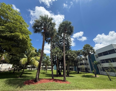 5155 E Sabal Palm Boulevard - Photo Thumbnail 30