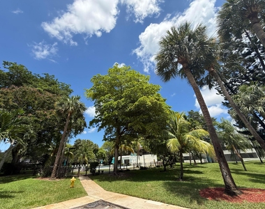 5155 E Sabal Palm Boulevard - Photo Thumbnail 32
