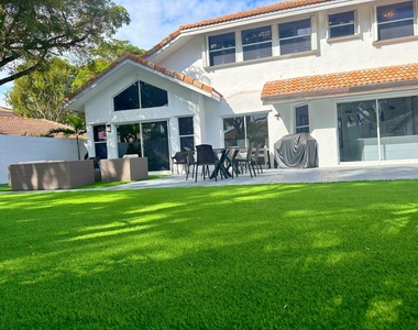 2252 Nw 53rd Street - Photo Thumbnail 3