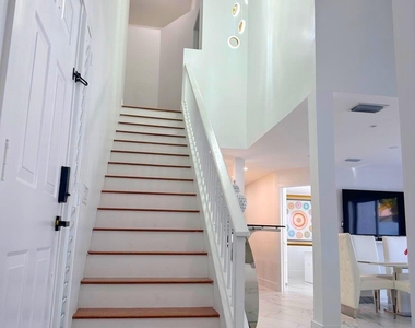 2252 Nw 53rd Street - Photo Thumbnail 5