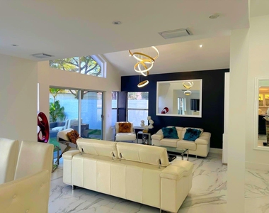 2252 Nw 53rd Street - Photo Thumbnail 6