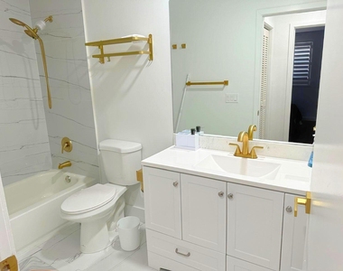 2252 Nw 53rd Street - Photo Thumbnail 15