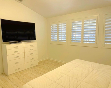 2252 Nw 53rd Street - Photo Thumbnail 21