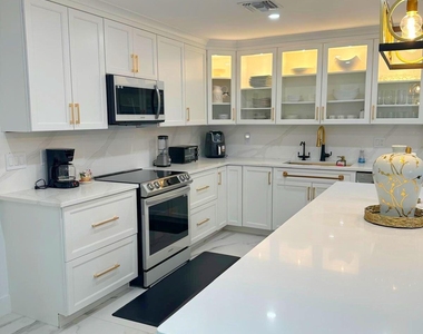 2252 Nw 53rd Street - Photo Thumbnail 12