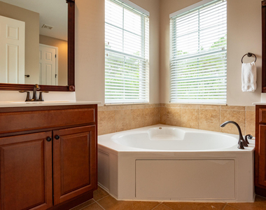 108 Canterbury Place - Photo Thumbnail 14