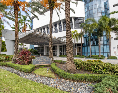 6301 Collins Avenue - Photo Thumbnail 3