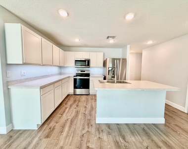 692 Sw Hamberland Avenue - Photo Thumbnail 14