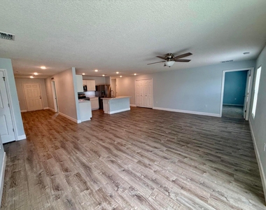 692 Sw Hamberland Avenue - Photo Thumbnail 7