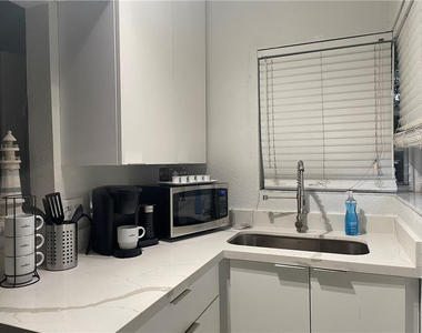 17 Ne 9th Avenue - Photo Thumbnail 11