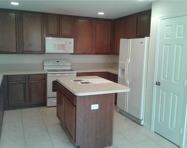 1752 Sw Airoso Boulevard - Photo Thumbnail 1