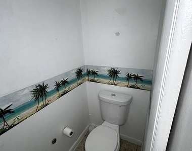 1302 Nebraska Avenue - Photo Thumbnail 8