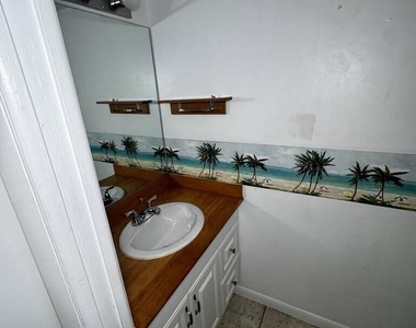 1302 Nebraska Avenue - Photo Thumbnail 11