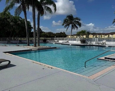 12620 Vista Isles Drive - Photo Thumbnail 2