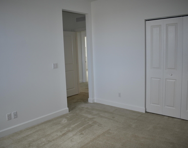 8865 Kingsmoor Way - Photo Thumbnail 9