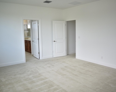 8865 Kingsmoor Way - Photo Thumbnail 12
