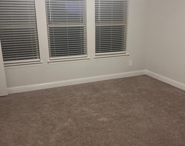 2106 Argolis Drive - Photo Thumbnail 3