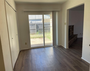 7533 Parkwood Lane - Photo Thumbnail 6