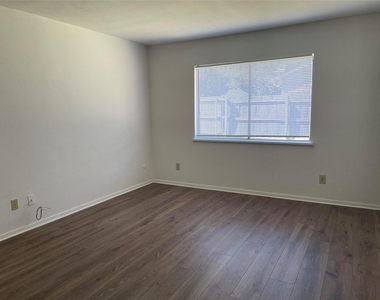 7533 Parkwood Lane - Photo Thumbnail 16