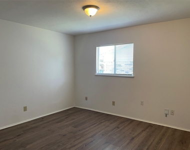 7533 Parkwood Lane - Photo Thumbnail 11