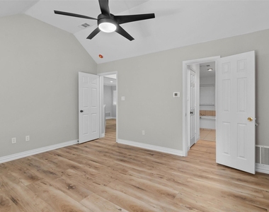 421 W Windsor Drive - Photo Thumbnail 14