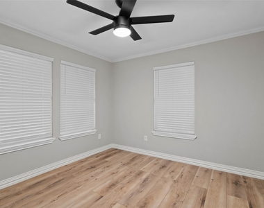 421 W Windsor Drive - Photo Thumbnail 10
