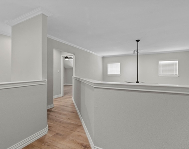 421 W Windsor Drive - Photo Thumbnail 17