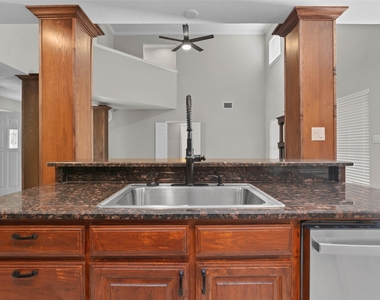 421 W Windsor Drive - Photo Thumbnail 6