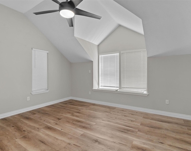 421 W Windsor Drive - Photo Thumbnail 13
