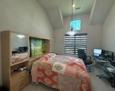 2819 Concord Drive - Photo Thumbnail 8