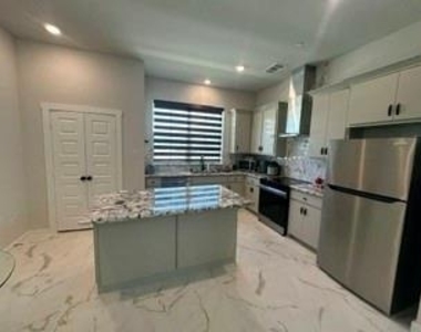 2819 Concord Drive - Photo Thumbnail 7