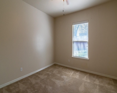 472 Northbrook Avenue - Photo Thumbnail 24