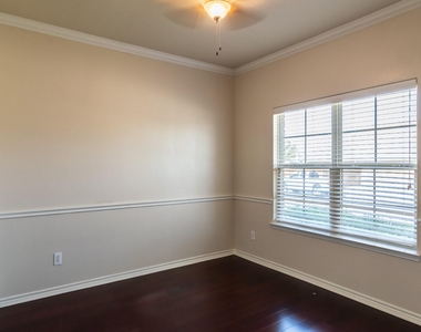 472 Northbrook Avenue - Photo Thumbnail 5