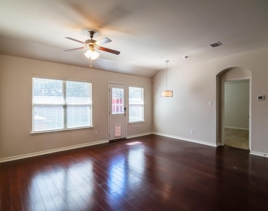472 Northbrook Avenue - Photo Thumbnail 13