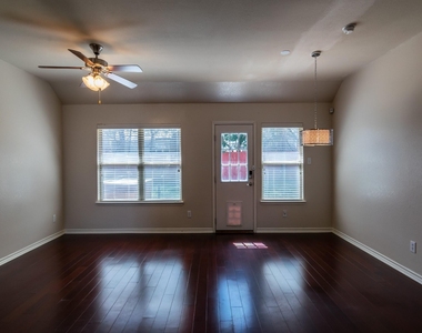 472 Northbrook Avenue - Photo Thumbnail 14